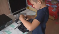 Školy mají problém s nedostatkem počítačů. Pomoci má speciální projekt
