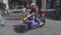 Salač jezdil se závodní motorkou po brněnském náměstí. Věří ve stupně vítězů