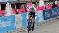Odstartovalo Giro d´Italia. Úvodní časovku vyhrál Ganna