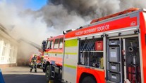 Na Semilsku hořela průmyslová hala. Požár napáchal škody za 300 milionů