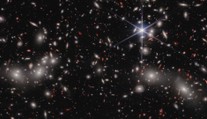 Přelomový objev ve vesmíru. Nová galaxie podle vědců připomíná arašíd