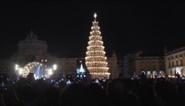 Evropská města rozsvěcejí stromy a otevírají trhy. Někde Vánoce vítají démoni