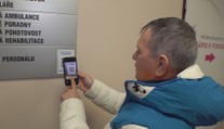 Pacienty po liberecké nemocnici naviguje aplikace. Pomůže najít správné dveře