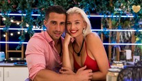 Laura z Love Islandu popsala pekelnou cestu letadlem. Nejhorší byli Slováci