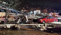 Tornáda a bouřky zabily v Tennessee šest lidí včetně dítěte, všude létaly trosky
