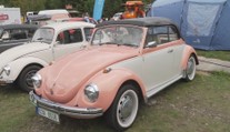 V Harrachově se sjelo přes 500 ikonických brouků. Akce přilákala stovky fanoušků