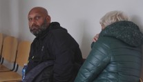 Údajný gang otrokářů před soudem. Obětem měl slibovat práci v Británii