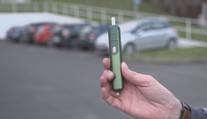 Přibývá mladých závislých na nikotinu. Dávají přednost e-cigaretám i sáčkům