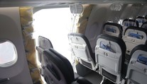 Na odtržených dveřích boeingu chyběly klíčové šrouby, zjistili vyšetřovatelé