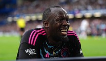 Ošklivé zranění sprintera Bolta. Při fotbale ho odnášeli na nosítkách