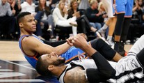 Debakl na úvod. Oklahomu sestřelil 38 body Aldridge