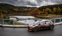 Po české části Středoevropské rallye je Cais v první desítce. Kohn vede WRC3