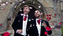 Úřady komplikují homosexuálům život. Registrovat se mohou jen někde