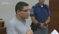 Kudráč, který rozdupal hlavu muži, u soudu: Všichni se na mě vy...!