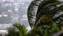 Turisté uvízli na dovolené. Ostrovy jsou v nejvyšší pohotovosti, žene se silná bouře
