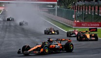 Nejprve déšť, pak dominance McLarenu. Další double, skvělý závod pro Hamiltona