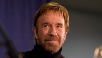 Chuck Norris je v nemocnici. Herce skolily zdravotní problémy