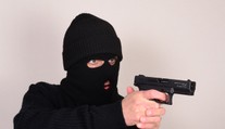 Sedmáci s atrapou pistole přepadli učitelku! Důvod vás překvapí