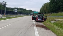 Děsivý návrat z dovolené. Opilý otec boural na dálnici, po nehodě si v autě ustlal