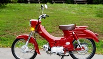 Legenda se vrací. Elektrický Pionýr se leskne mezi hity Motosalonu