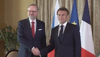 Premiér Fiala se v Bratislavě sešel s francouzským prezidentem Macronem