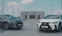 Má elektřina smysl? Srovnali jsme hybrid a elektromobil, vítěz je jasný