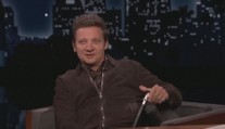 Jeremy Renner se opět objevil mezi lidmi. Zavzpomínal na děsivou nehodu