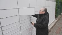 Výdejní boxy se množí. Lidem vyhovují, některá města je chtějí regulovat
