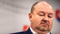 Trapas v živém vysílání. Politika zradilo tělo, moderátorka neudržela smích