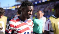 O omilostnění americké hvězdy rozhodl jediný muž. FIFA čelí ostré kritice