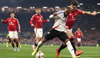 Ze dna na vrchol. United v prodloužení stáhli manko dvou tref, spasil je Maguire