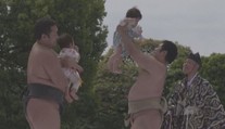 VIDEO: Japonské sumo pro malé děti. Vyhrává ten, kdo se rozpláče dřív