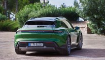 Brutální krádež. Zloději kvůli světlům doslova rozpárali luxusní porsche
