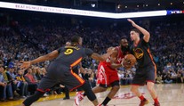 Ani skvělý Harden Golden State nezastavil. Rekord je na spadnutí