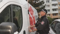 V Jihlavě platí noční zákaz parkování dodávek. Strážníci sídliště pravidelně kontrolují