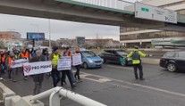 Aktivisté opět zablokovali pražskou magistrálu. Protesty plánují každý týden