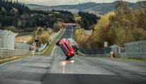 Nordschleife jen po dvou kolech - 21 kilometrů a spousta adrenalinu