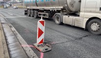 Nebezpečí v Ústí nad Labem: Řidiče ohrožuje chybějící víko od kanalizace