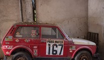 Zbídačená stará Lada má za sebou i Dakar. Její cena šokuje
