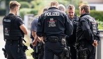 Trojice mladíků utíkala před policií. Spadli přitom do 30metrové šachty