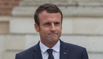 VIDEO: Macron dostal od manželky facku. Pak dělal jakoby nic