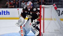 Rána pro českého mladíka z NHL. Po operaci kolene bude dlouho chybět