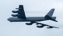 Letadlo se na letišti v USA málem srazilo s bombardérem. Pilot rychle měnil kurz