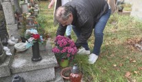 Dušičky si připomíná 80 procent Čechů. Letos za ně utratí okolo dvou miliard korun