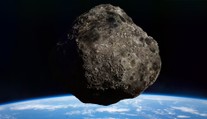 Asteroid velký jako dodávka pronásleduje Zemi. Rychle se k ní řítí