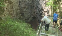 Turista uklouzl, spadl do Hranické propasti! Našli ho mrtvého