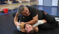 Otevřené oči i první slova! Otec Chabiba se probudil z kómatu