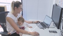 Novinka v českém právu: Lidé s dětmi do 9 let budou moci žádat o práci z domova