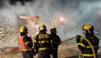 Majitelům shořel u Jablunkova srub za čtyři miliony