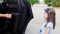 Hrůzný případ z Ostravska: Pedofil vlákal holčičku do auta. Policie vydala varování